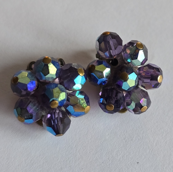 Vintage earrings purple AB beads gold tone clip on sparkly retro beaded - Picture 5 of 9